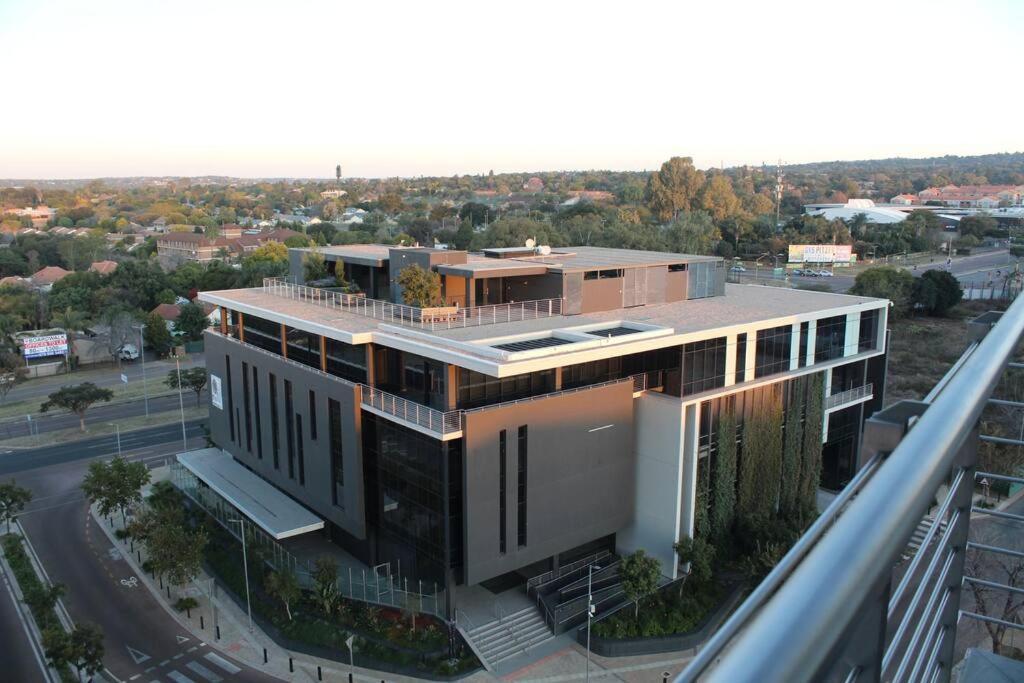 Menlyn Maine High Rise 1-Bedroom Luxury Apartment Pretoria-Noord Extérieur photo