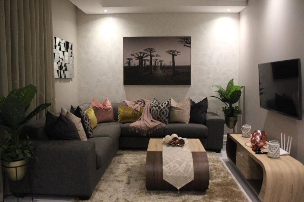 Menlyn Maine High Rise 1-Bedroom Luxury Apartment Pretoria-Noord Extérieur photo